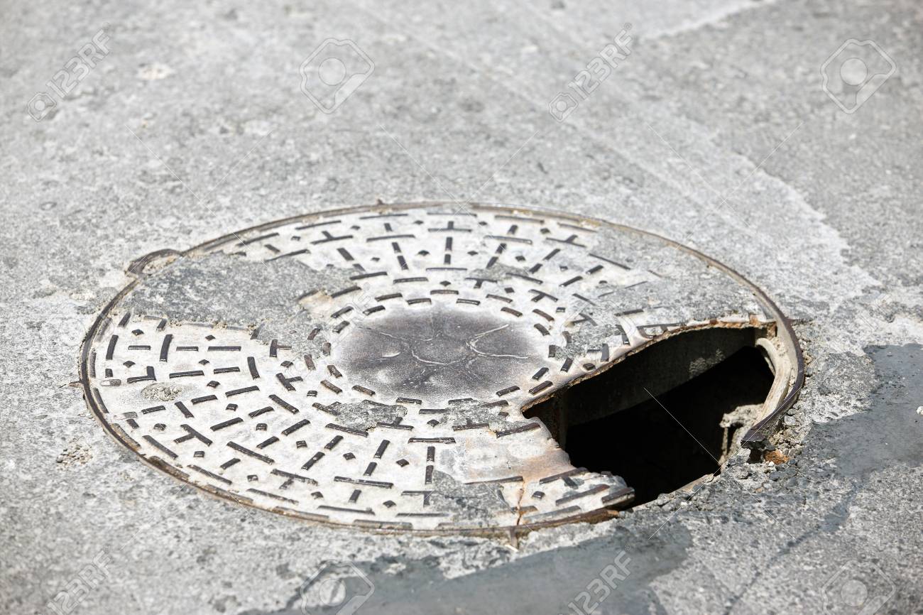 Manhole Cover Rusak