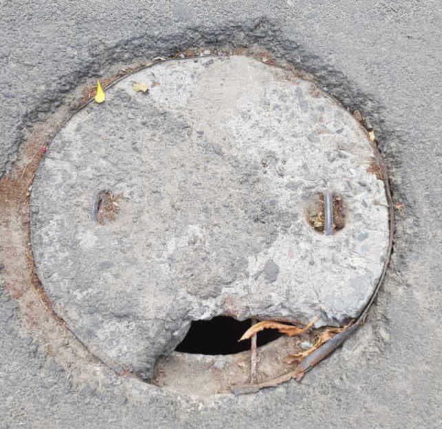 Manhole Cover tutup selokan yang rusak